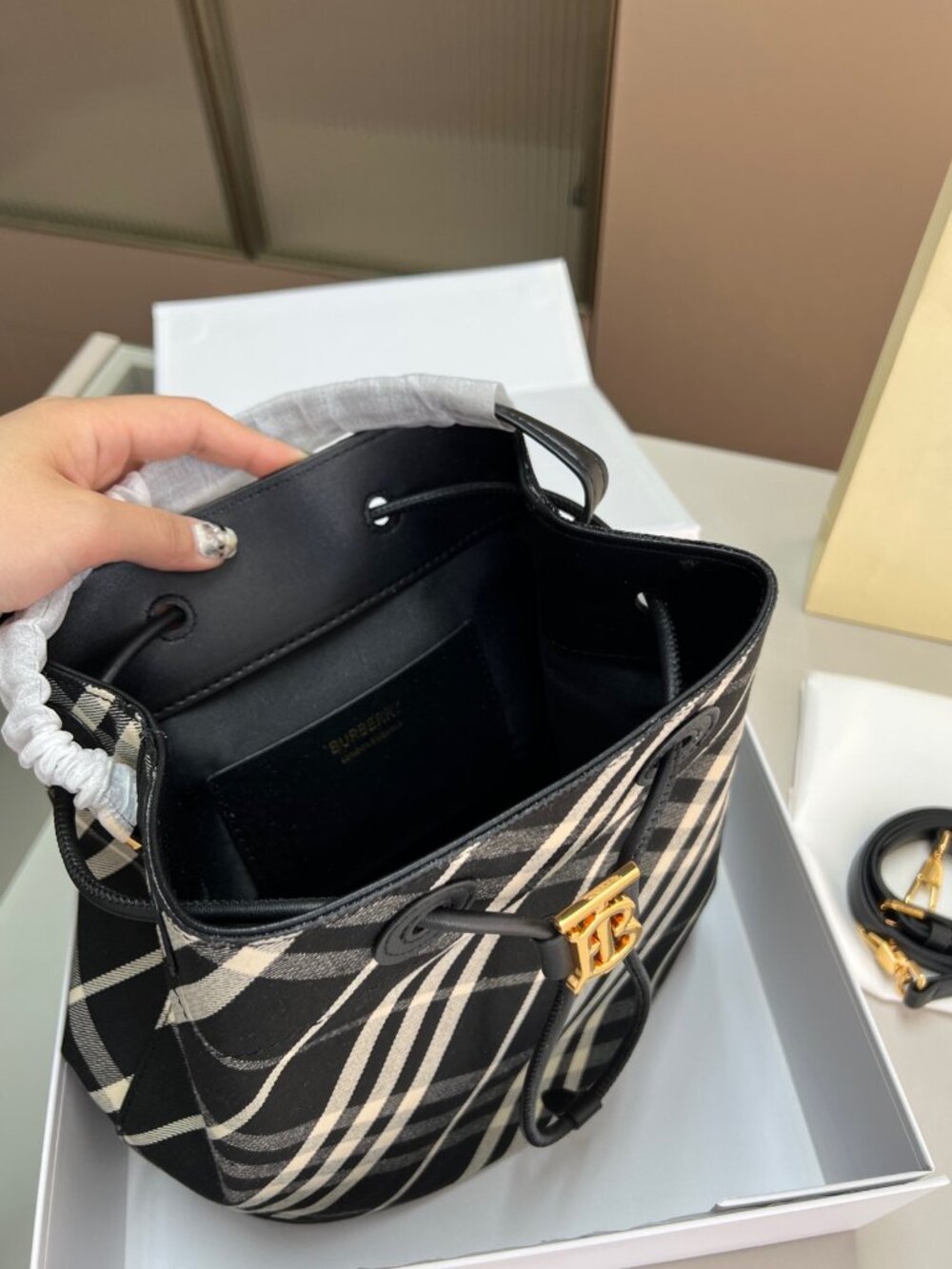 Burberry bag - Picture 7 of 7